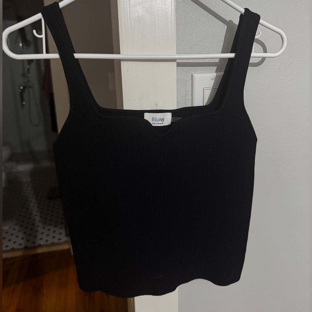 Bluivy Black Sleeveless Crop Tank Top